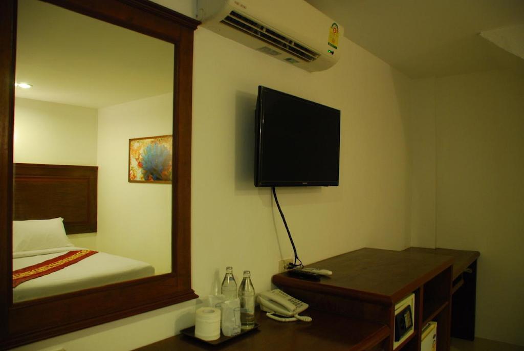Patong Budget Rooms Esterno foto