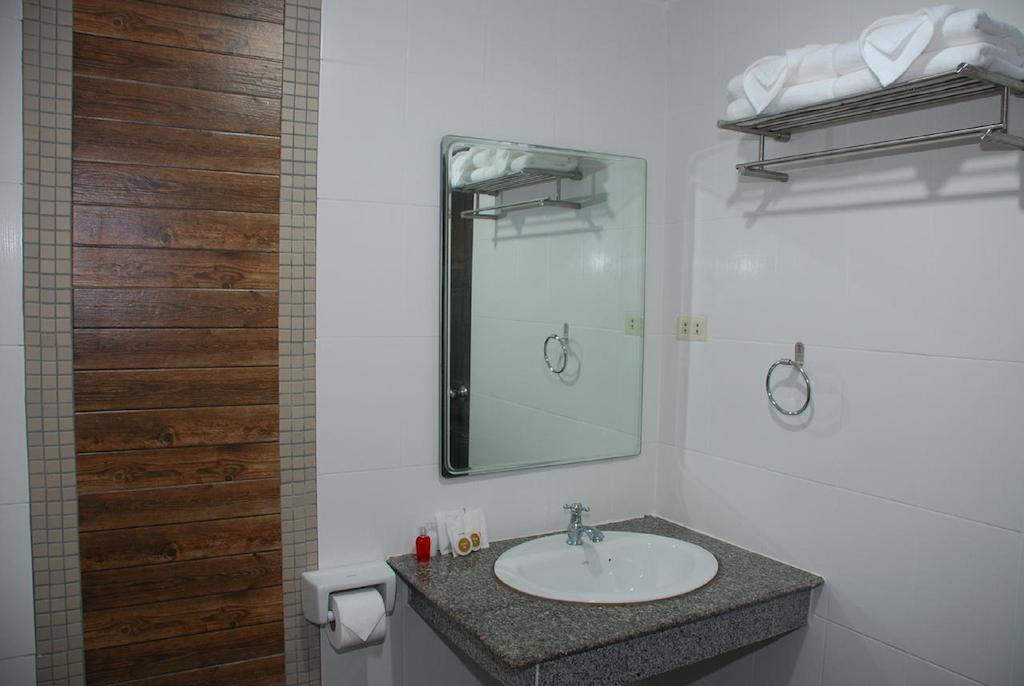 Patong Budget Rooms Esterno foto