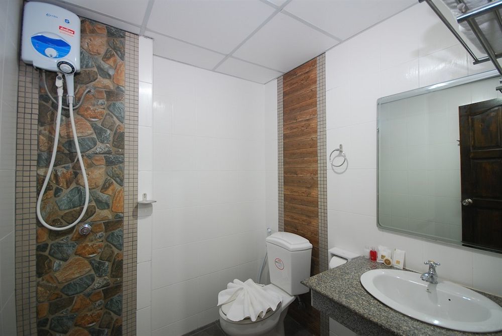 Patong Budget Rooms Esterno foto