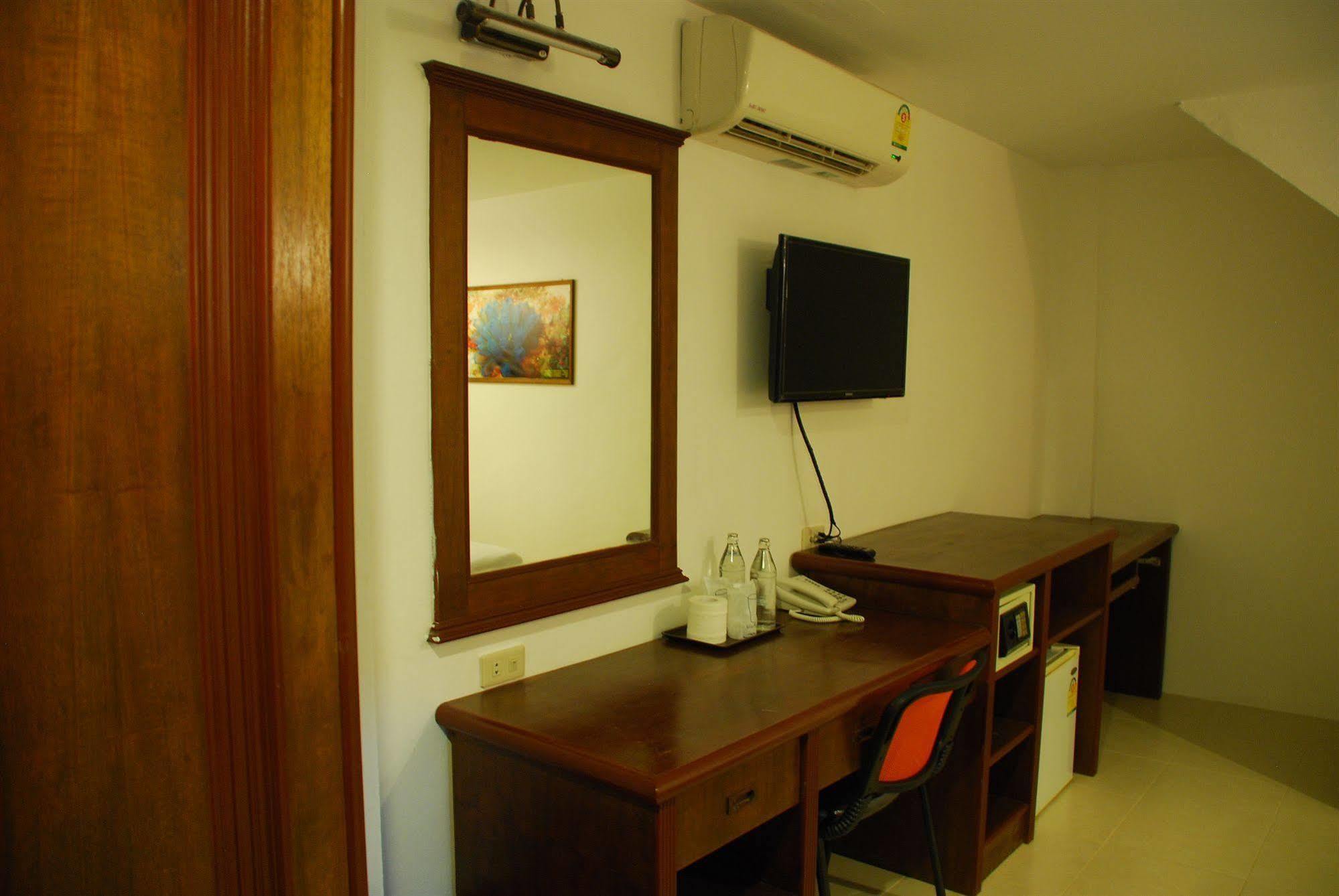 Patong Budget Rooms Esterno foto